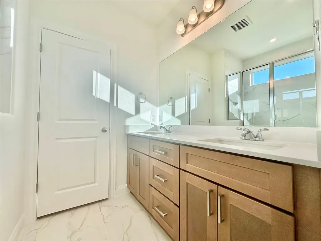 541 Porter Country Parkway Buda TX 78610