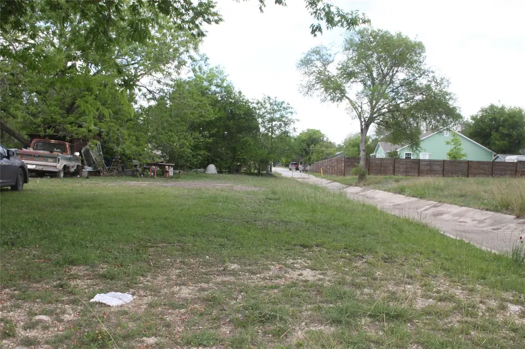 801 Tank Street Lockhart TX 78644