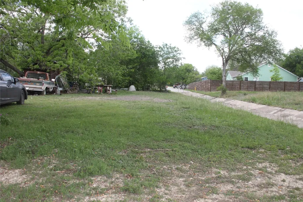 801 Tank Street Lockhart TX 78644