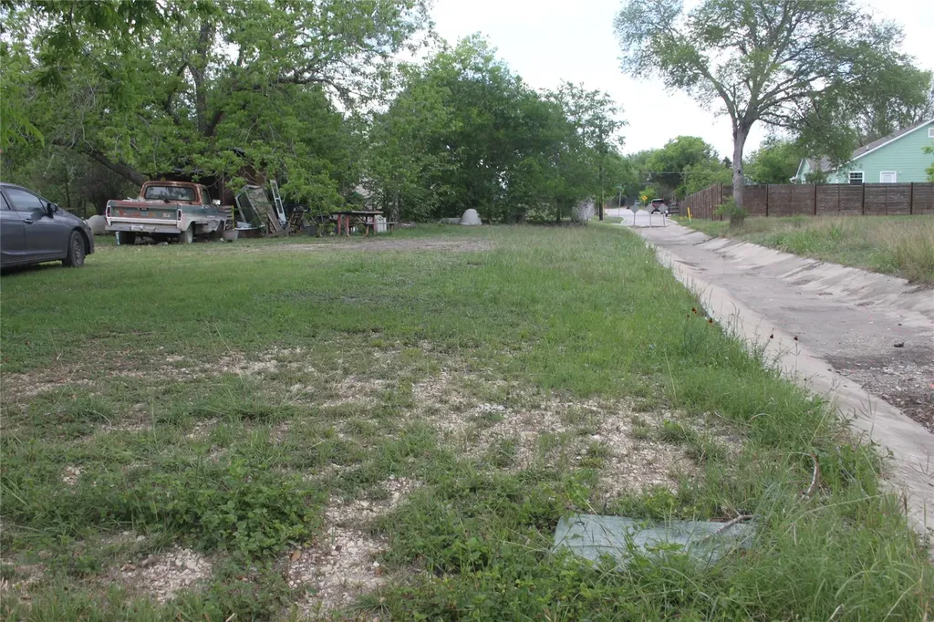801 Tank Street Lockhart TX 78644