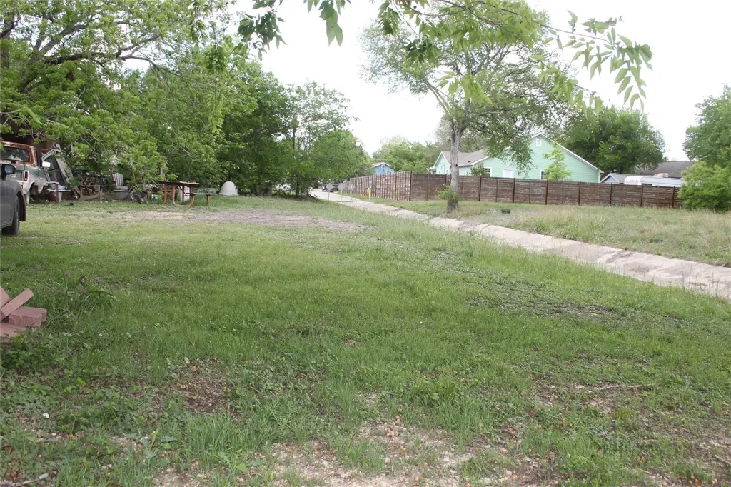 801 Tank Street Lockhart TX 78644