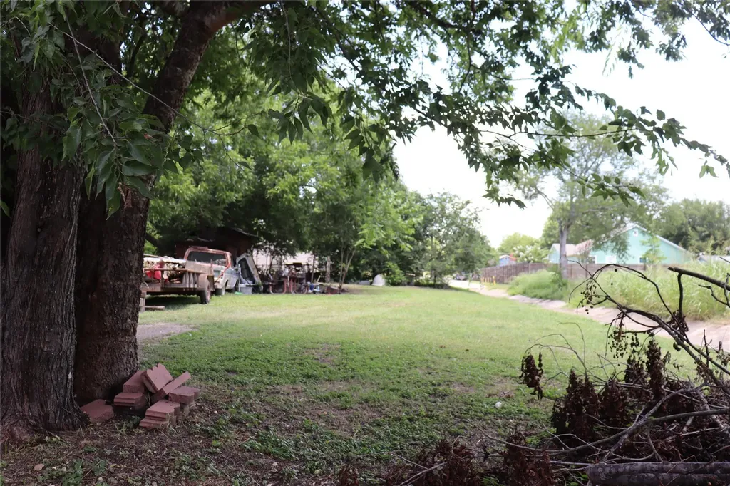 801 Tank Street Lockhart TX 78644