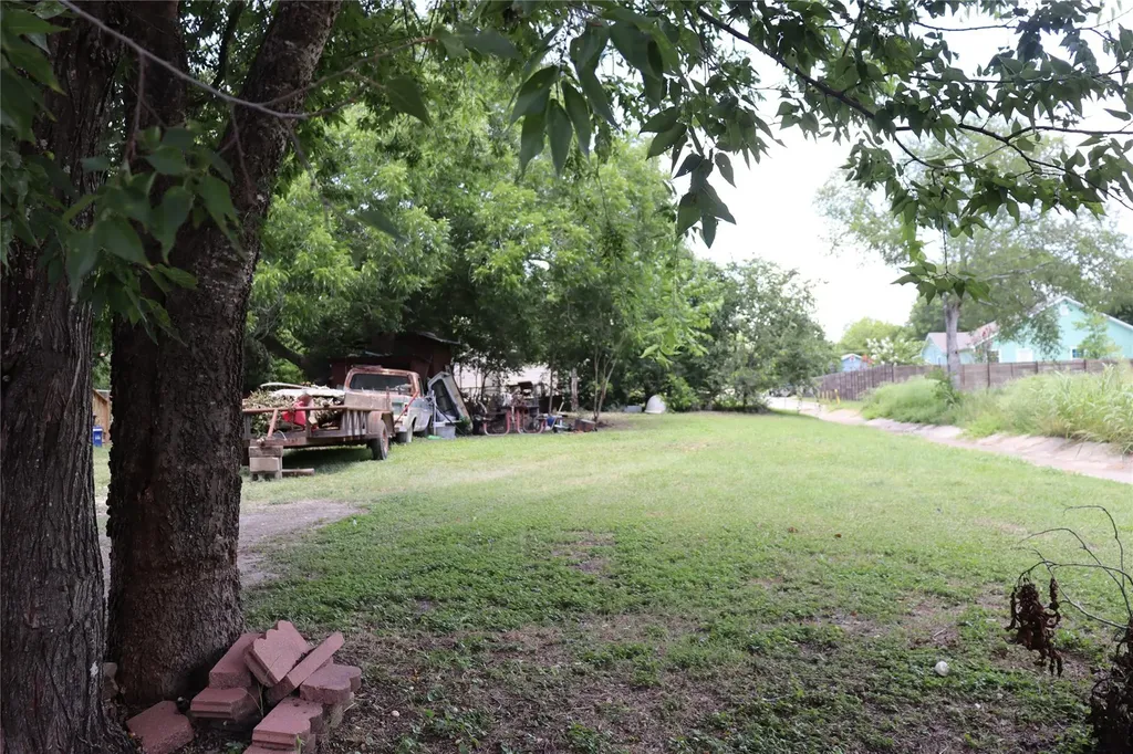 801 Tank Street Lockhart TX 78644