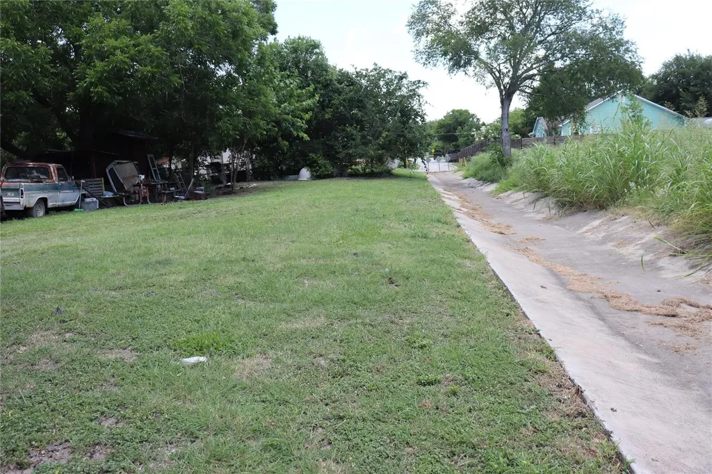 801 Tank Street Lockhart TX 78644