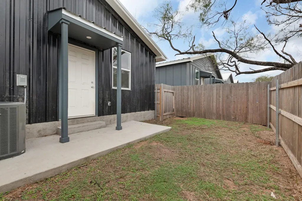 830 Waco Street Kingsland TX 78639