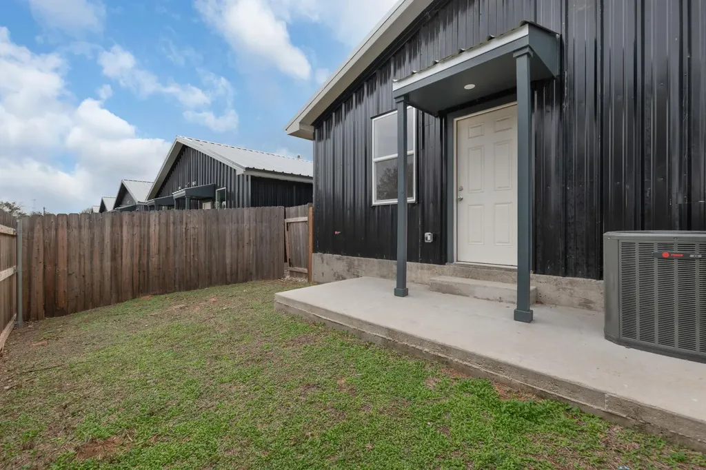830 Waco Street Kingsland TX 78639