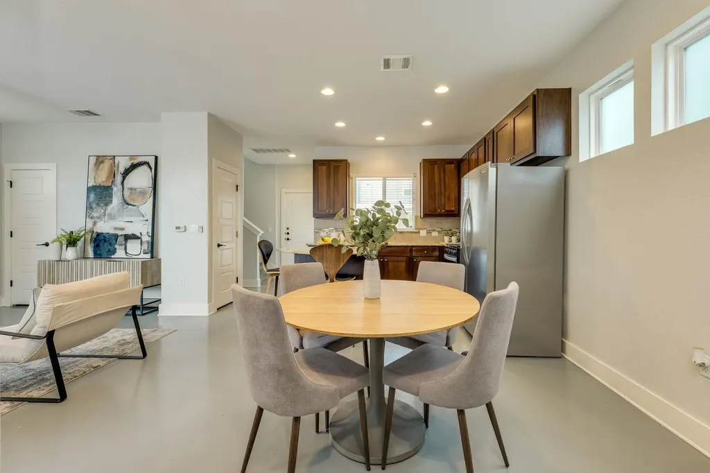 2009 Sager Drive Austin TX 78741