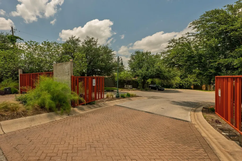 2009 Sager Drive Austin TX 78741