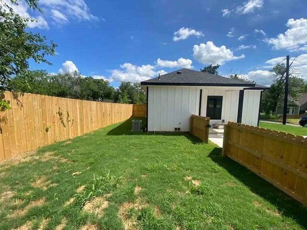 116 Field Street Luling TX 78648