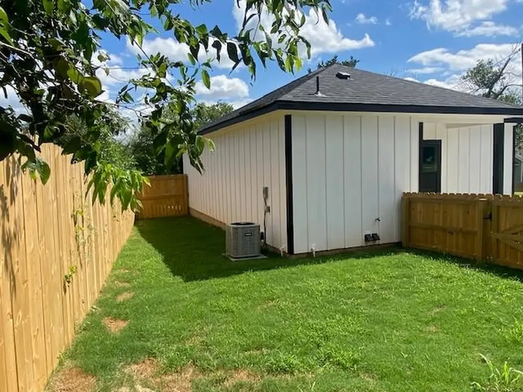 116 Field Street Luling TX 78648