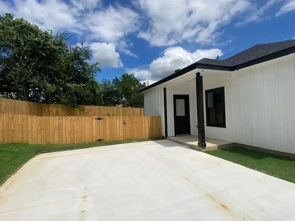 116 Field Street Luling TX 78648