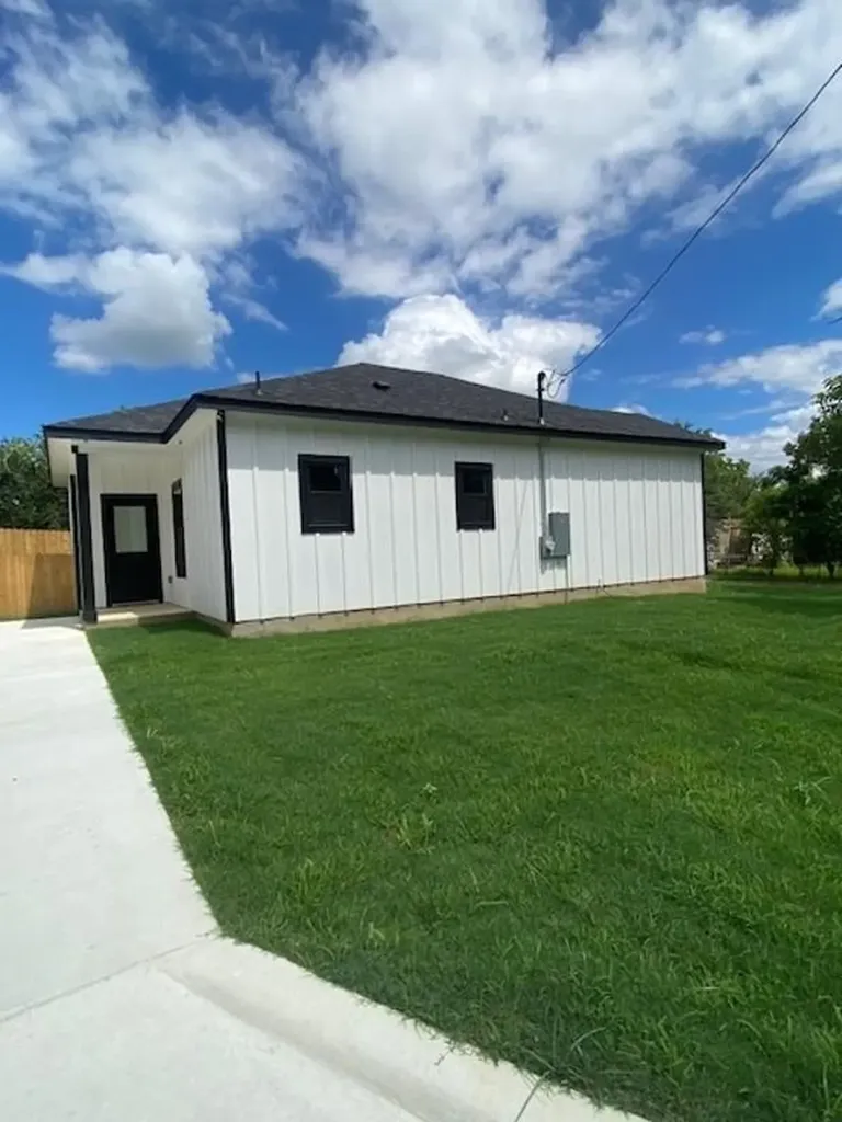 116 Field Street Luling TX 78648