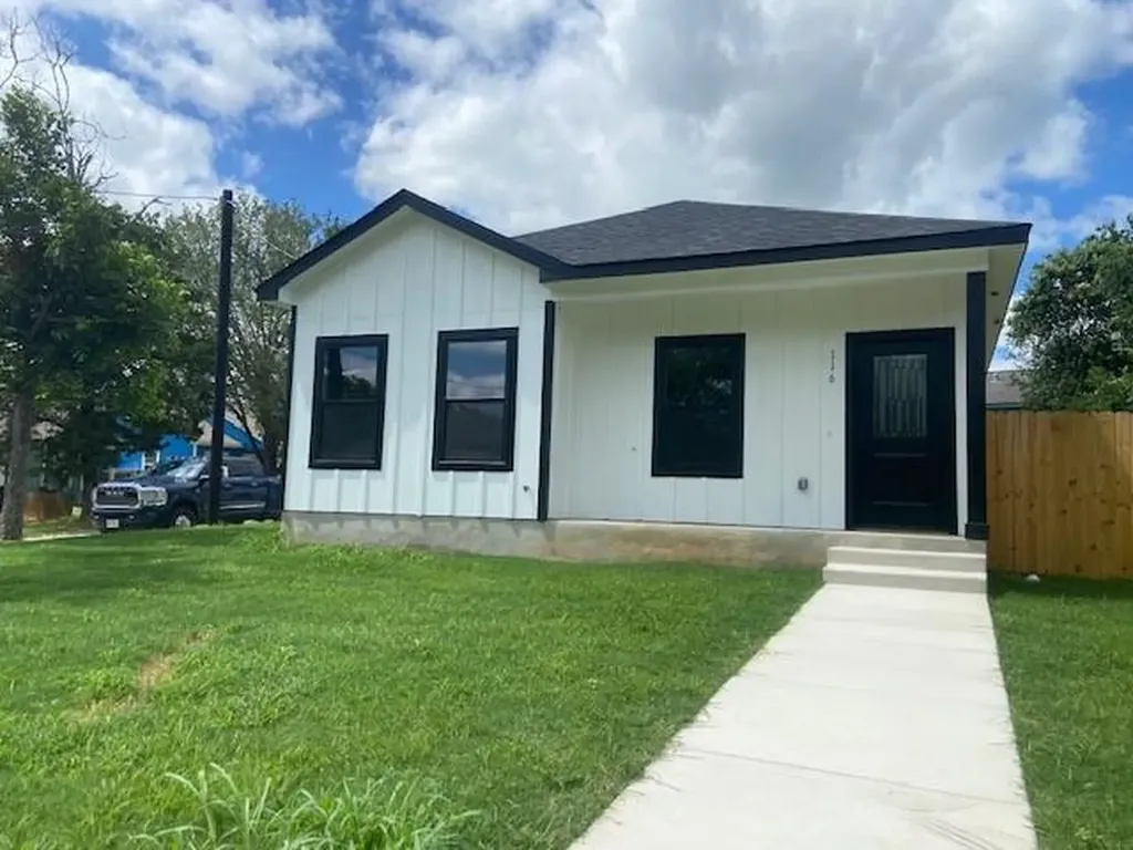 116 Field Street Luling TX 78648