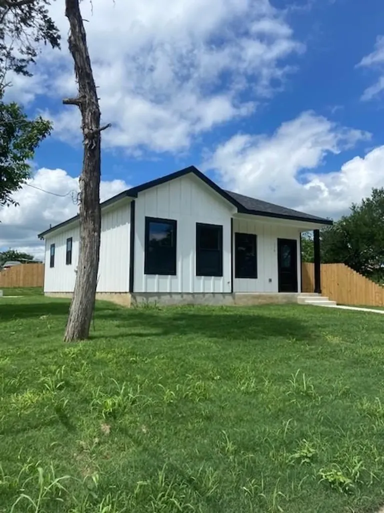 116 Field Street Luling TX 78648
