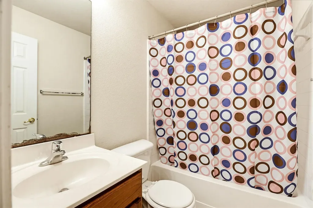 196 Langely Kyle TX 78640