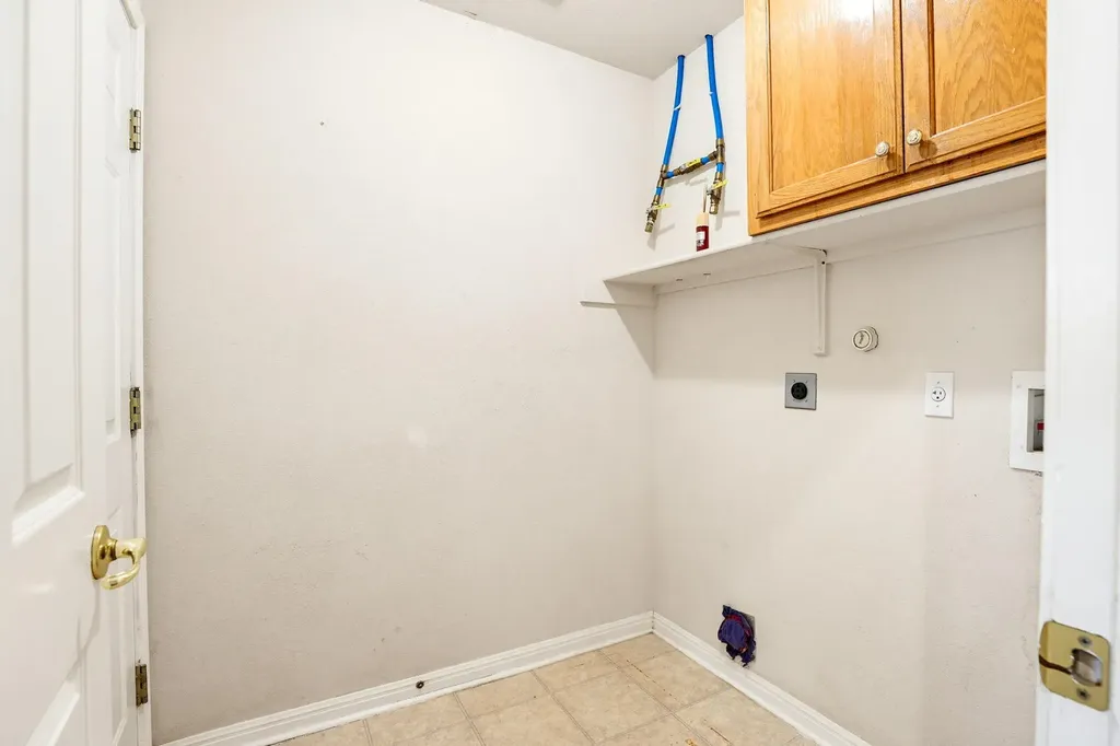 196 Langely Kyle TX 78640