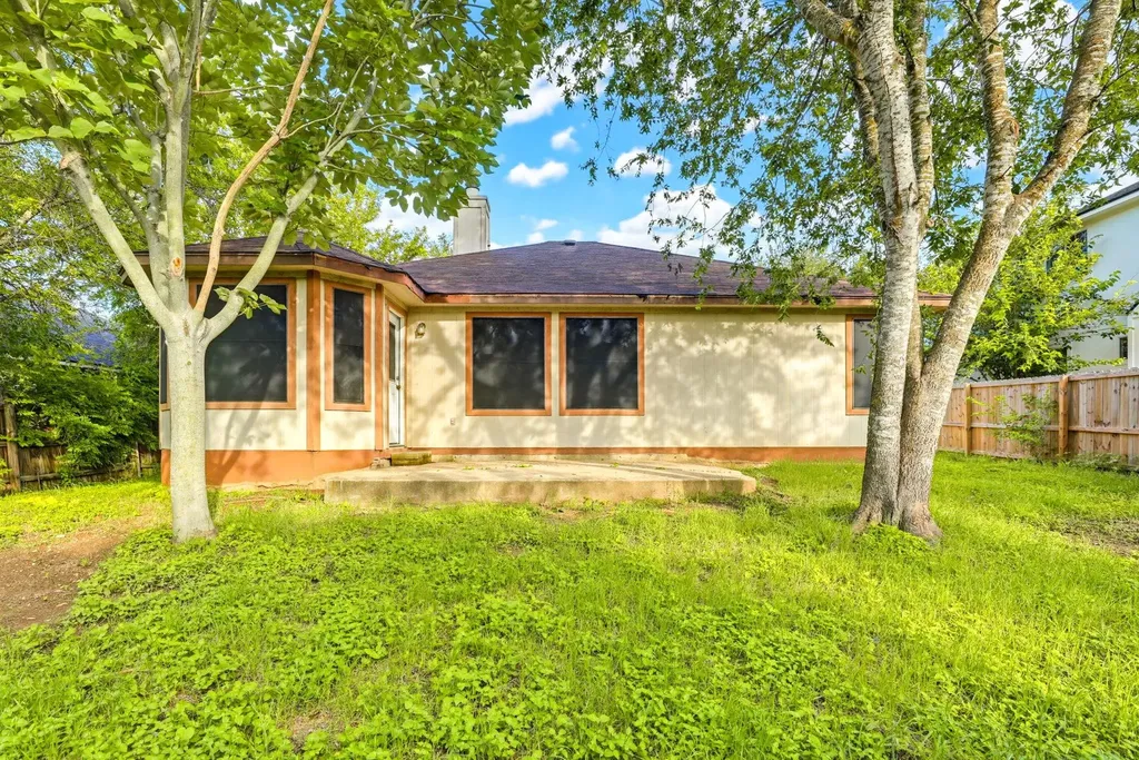 196 Langely Kyle TX 78640