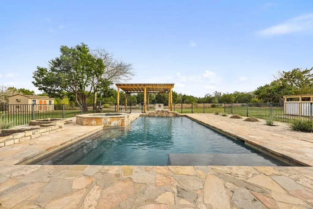911 Oak Meadow Drive Dripping Springs TX 78620
