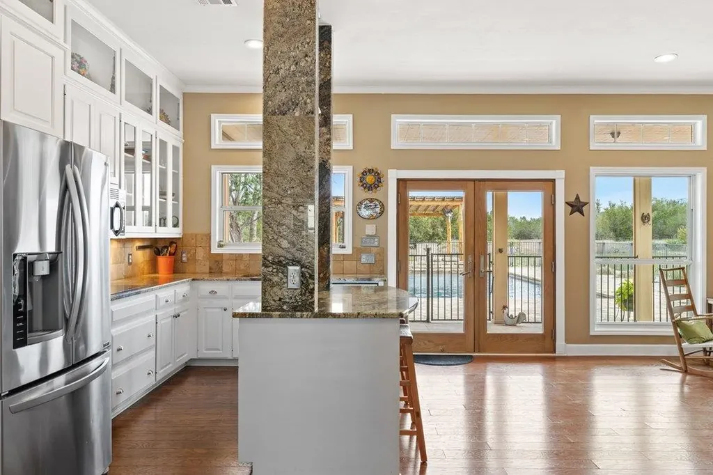 911 Oak Meadow Drive Dripping Springs TX 78620