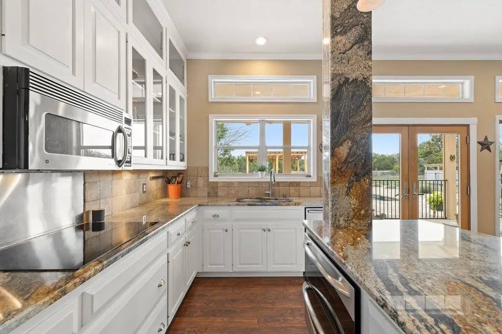 911 Oak Meadow Drive Dripping Springs TX 78620