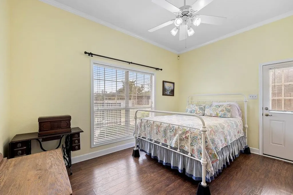 911 Oak Meadow Drive Dripping Springs TX 78620