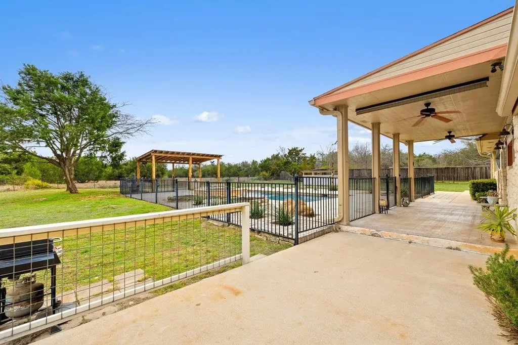 911 Oak Meadow Drive Dripping Springs TX 78620