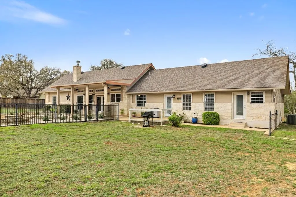 911 Oak Meadow Drive Dripping Springs TX 78620