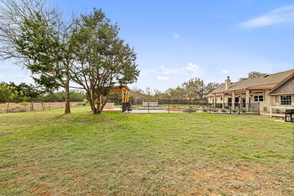 911 Oak Meadow Drive Dripping Springs TX 78620
