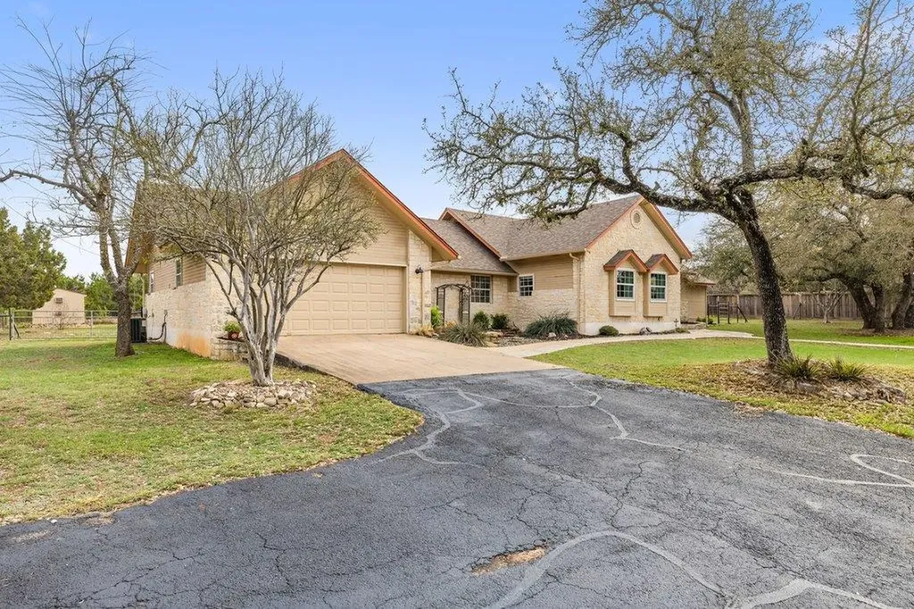 911 Oak Meadow Drive Dripping Springs TX 78620
