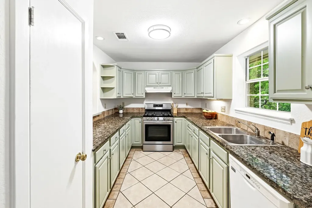 2405 Bahama Road Austin TX 78733