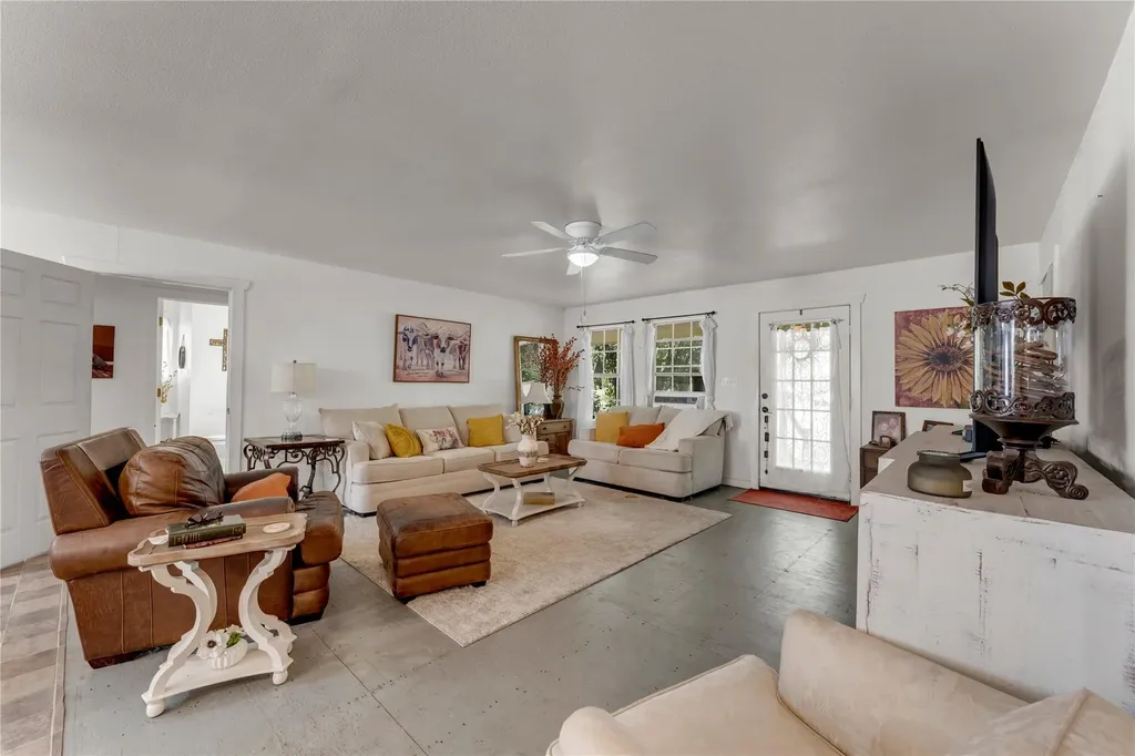 351 County Road 326 Bertram TX 78605