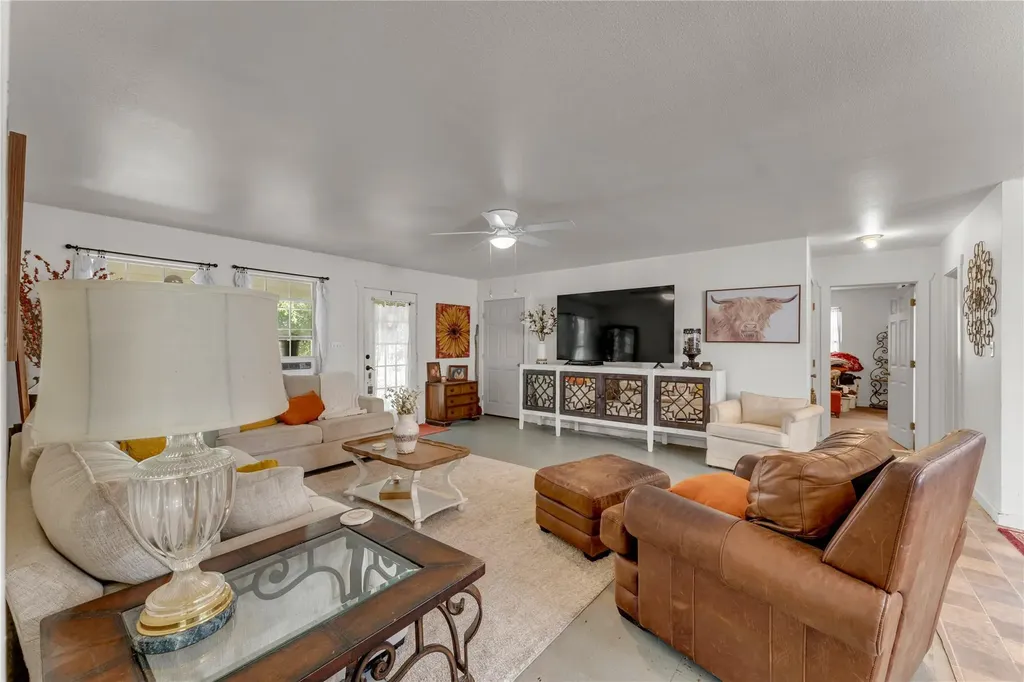 351 County Road 326 Bertram TX 78605