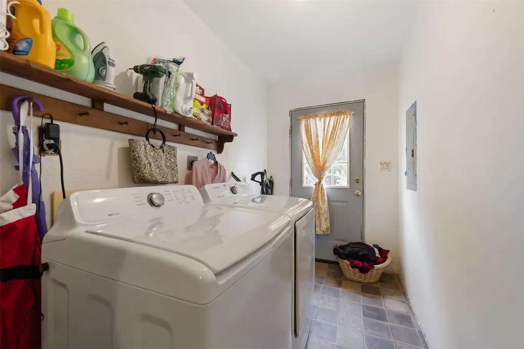 351 County Road 326 Bertram TX 78605
