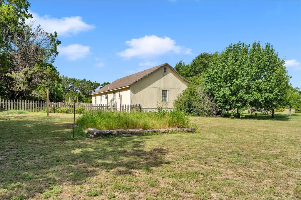 351 County Road 326 Bertram TX 78605