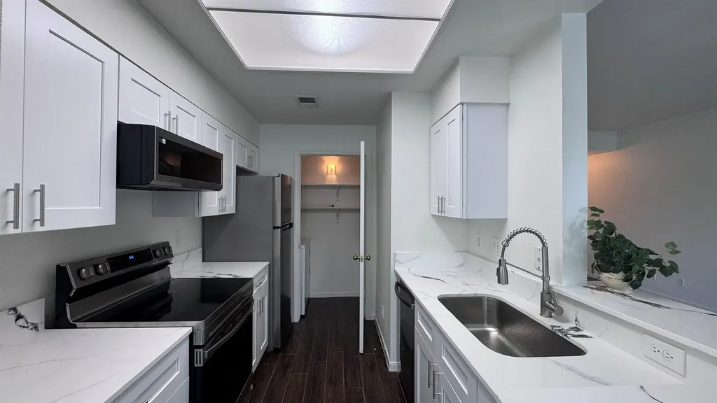 6000 Shepherd Mountain Cove Austin TX 78730