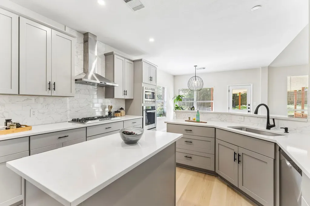 11200 Savin Hill Lane Austin TX 78739
