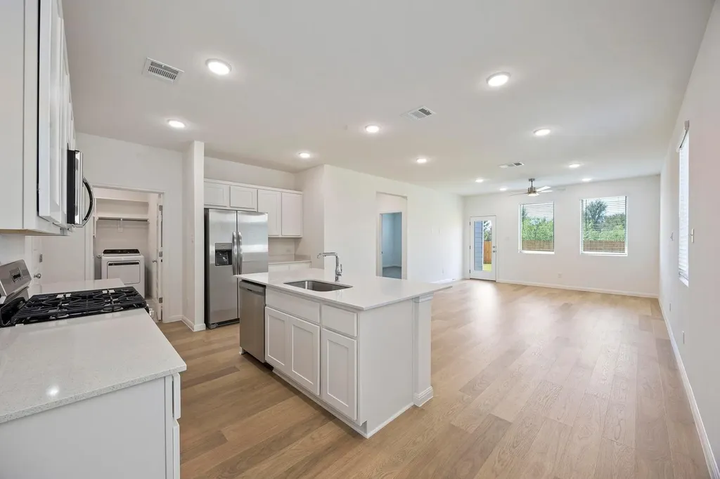 196 Hornet Street Elgin TX 78621