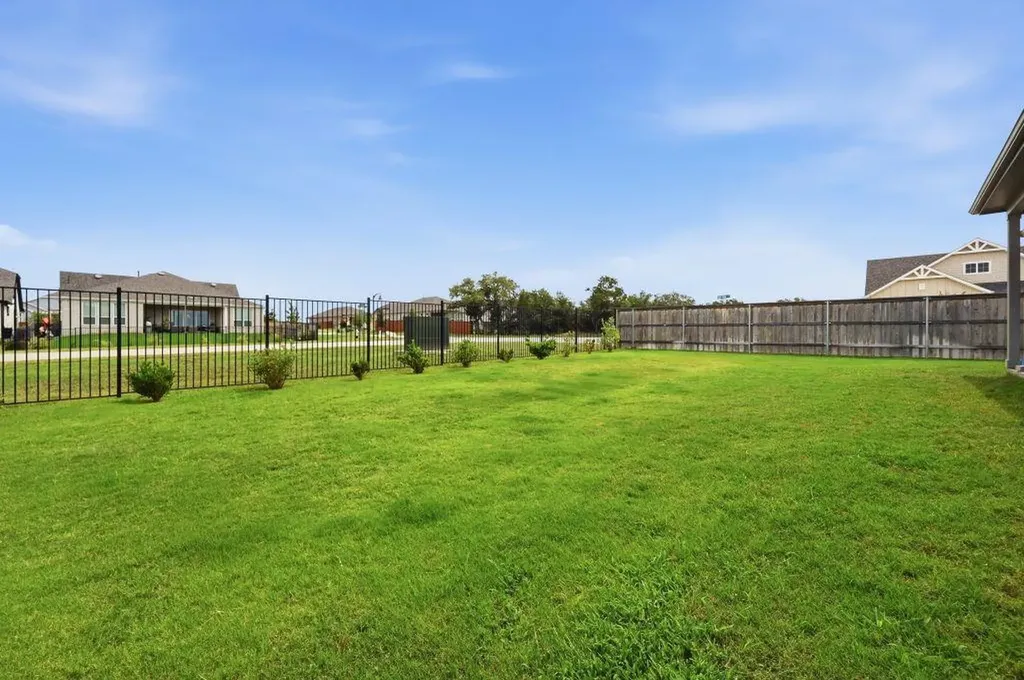 513 Barnhill Loop Dripping Springs TX 78620