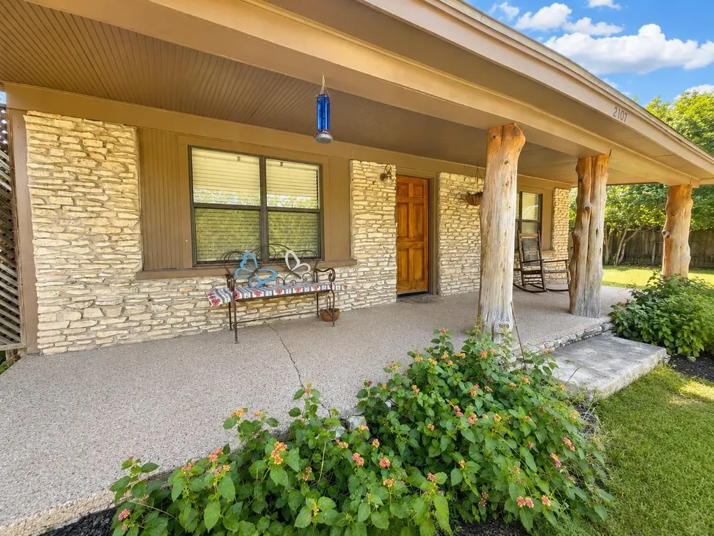 2107 Saratoga Drive Austin TX 78733