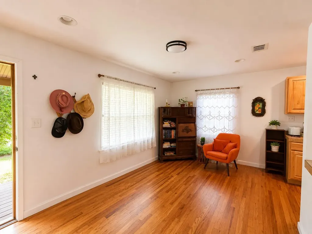 2107 Saratoga Drive Austin TX 78733
