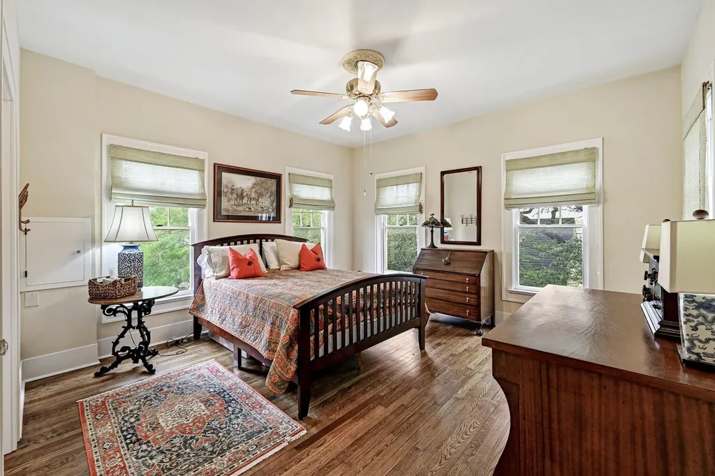 403 E Bowie Street Luling TX 78648