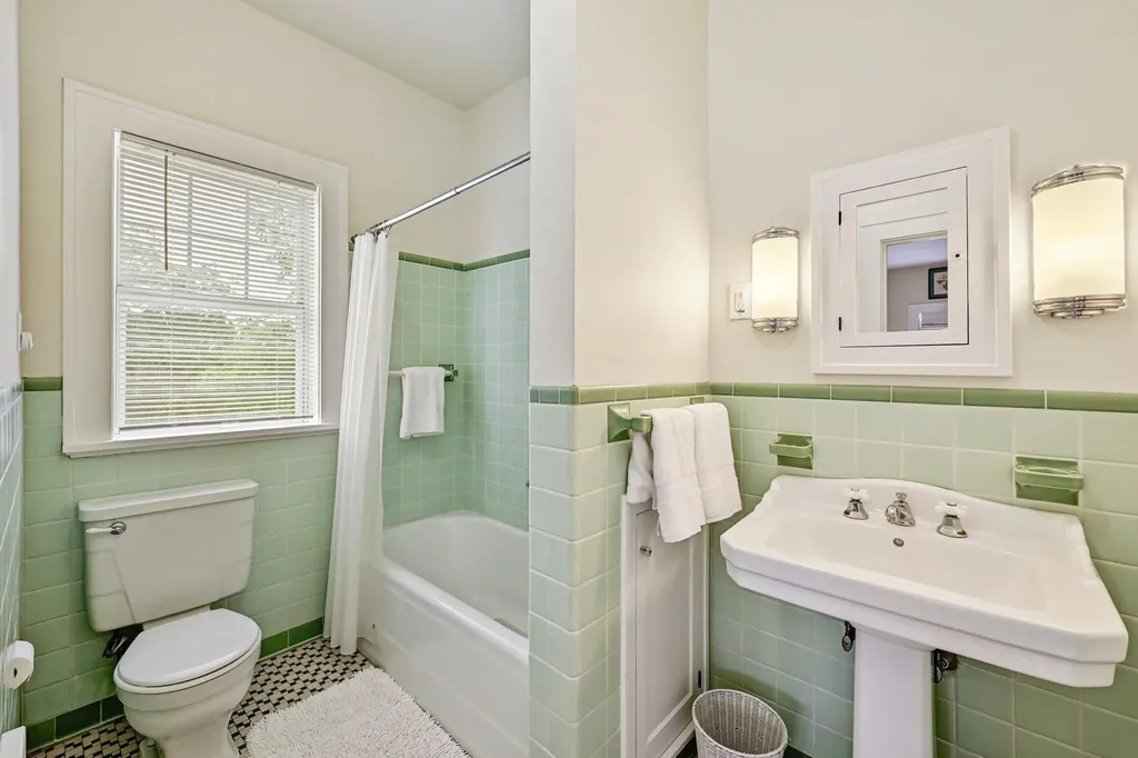 403 E Bowie Street Luling TX 78648
