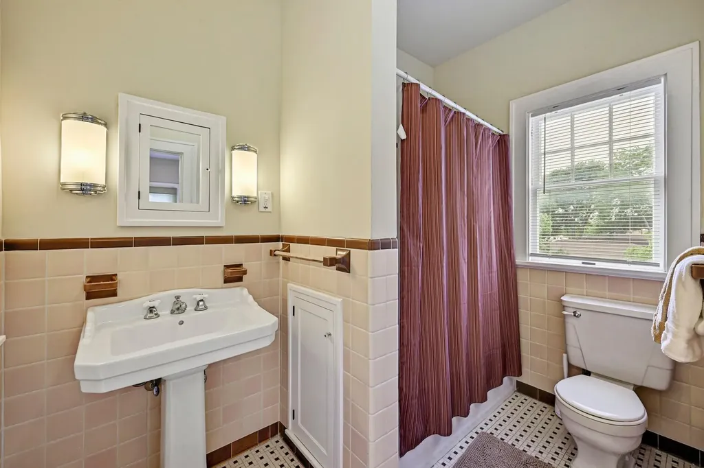 403 E Bowie Street Luling TX 78648