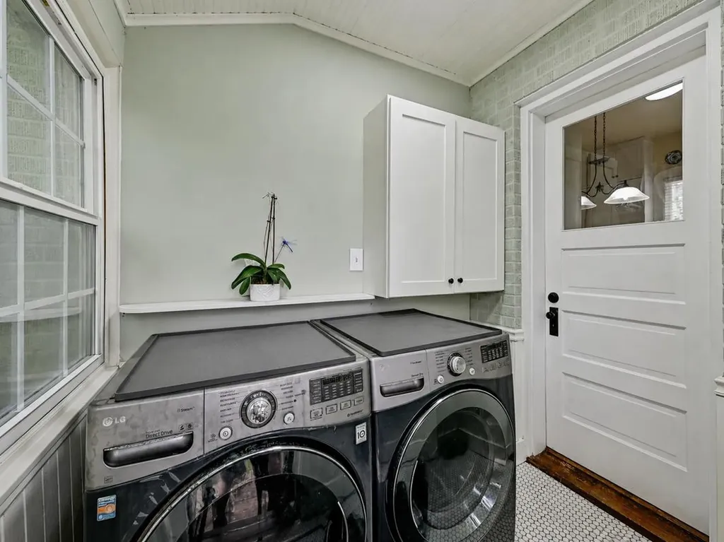 403 E Bowie Street Luling TX 78648