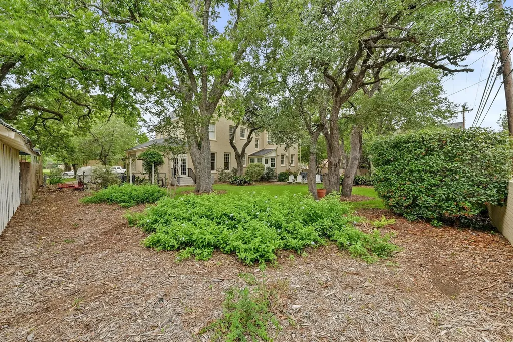403 E Bowie Street Luling TX 78648