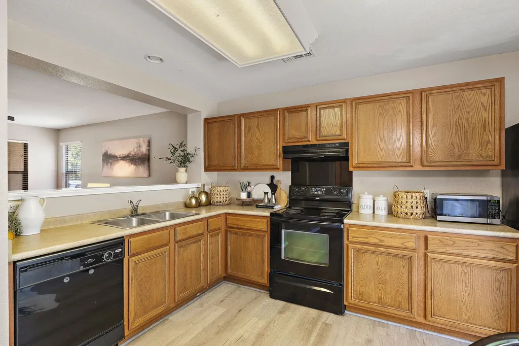 5705 Viewpoint Drive Austin TX 78744