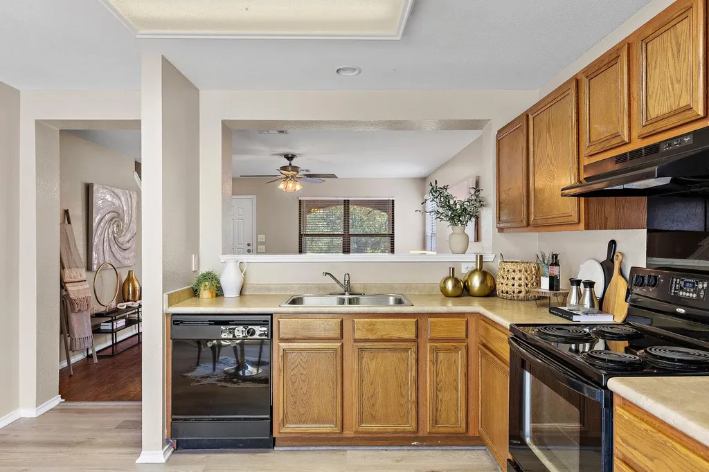 5705 Viewpoint Drive Austin TX 78744