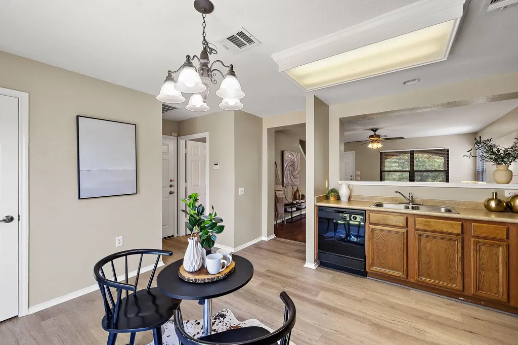 5705 Viewpoint Drive Austin TX 78744