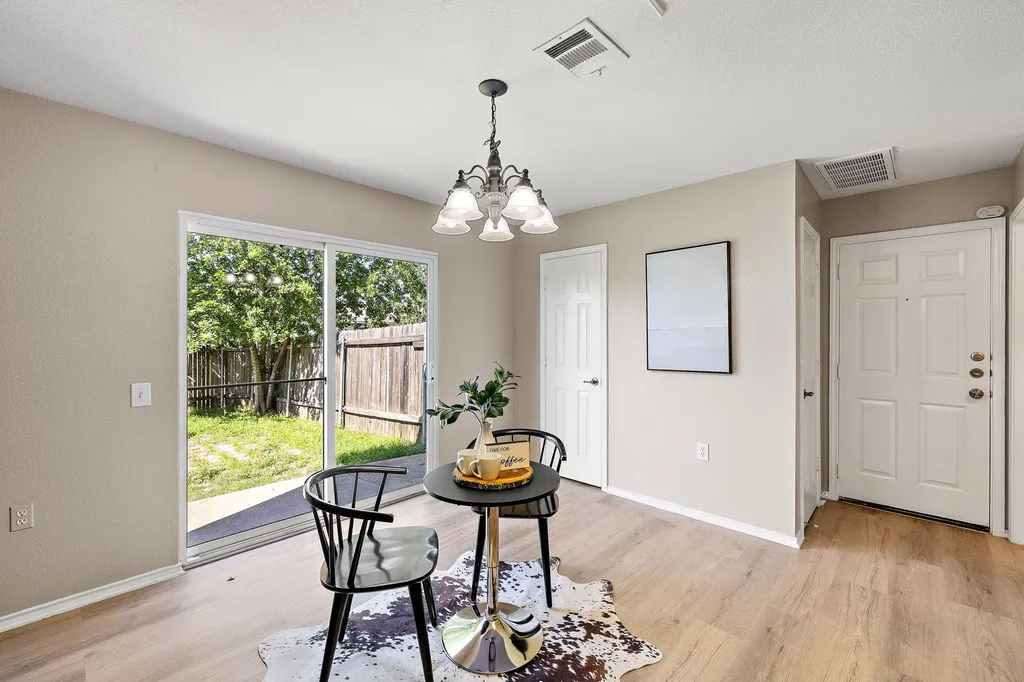 5705 Viewpoint Drive Austin TX 78744