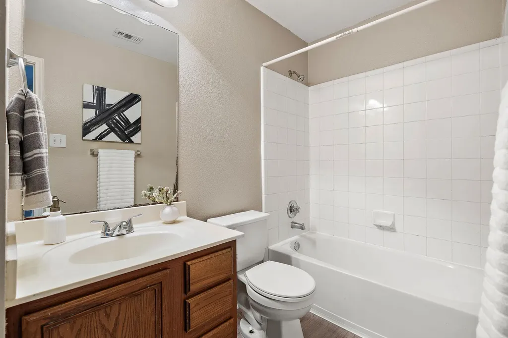 5705 Viewpoint Drive Austin TX 78744
